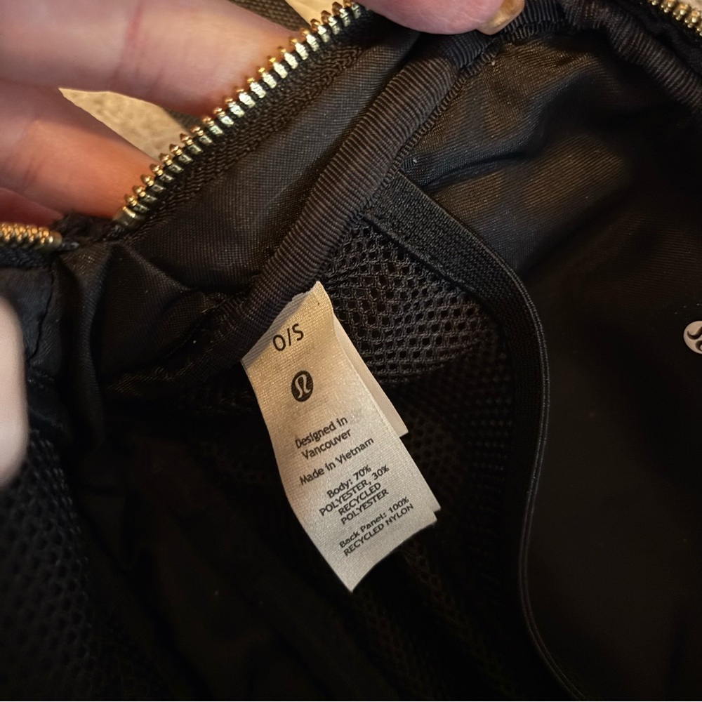 Lululemon Everywhere Fuzzy Sherpa Fleece Belt Bag Fanny Pack Black Gold Hardware - Picture 12 of 12